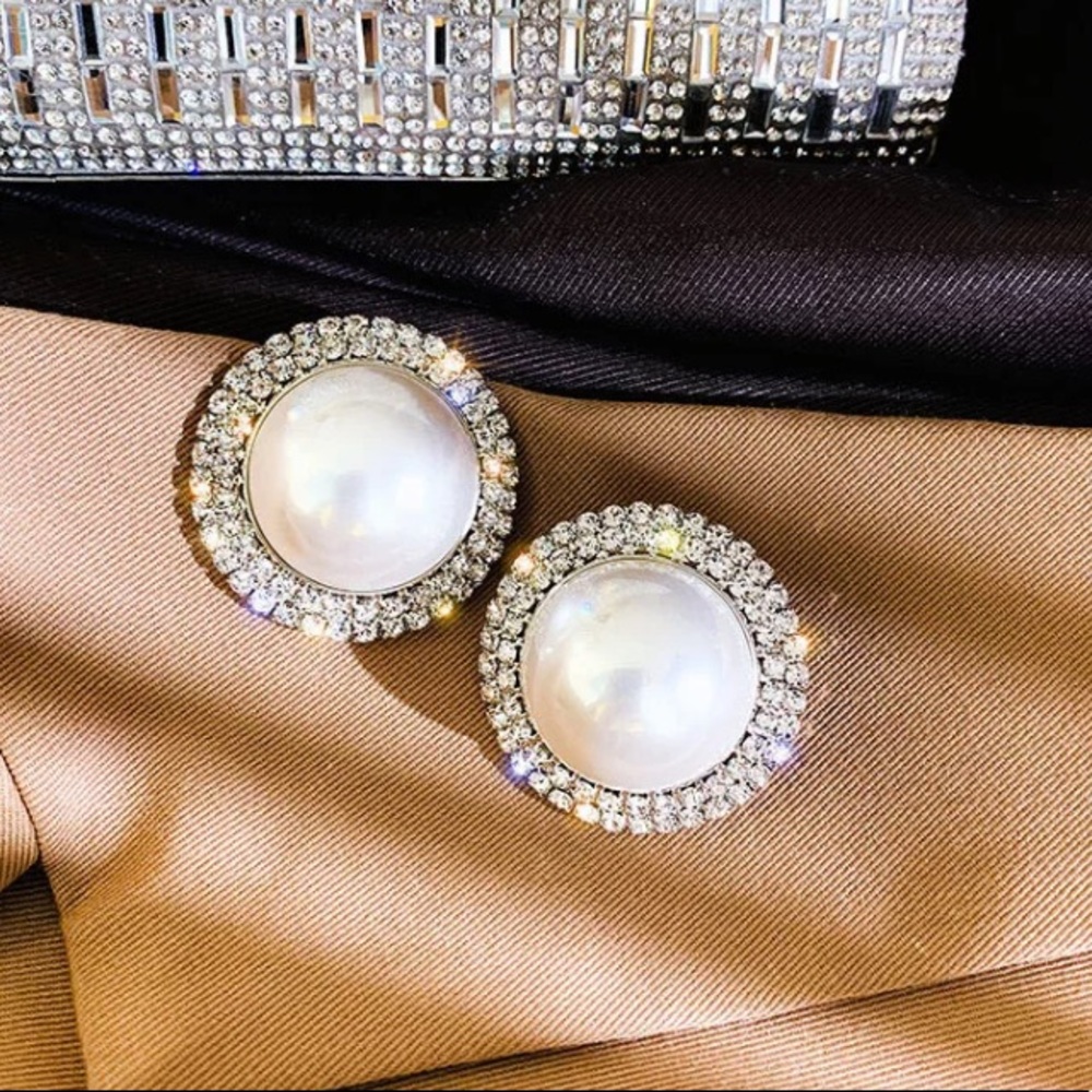 🌟 Amazing Big Pearl Rhinestone Earrings